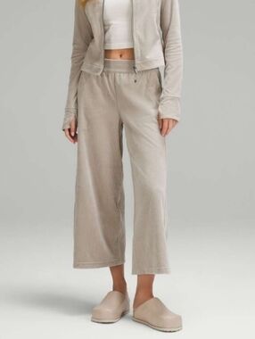 Lululemon Scuba Mid-Rise Wide-Leg Crop *Velvet Cord In Riverstone